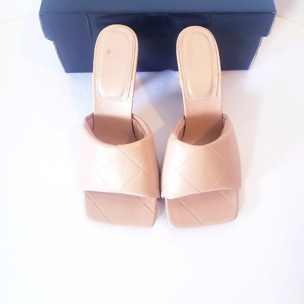 Nude Quilted Slip On Heels NIB - Picture 4 of 7